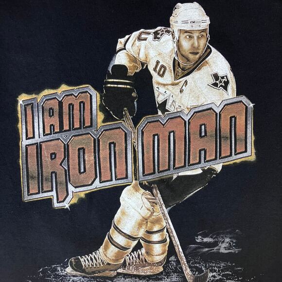 Vintage Dallas Stars Brenden Morrow "The Iron Man" Hockey T-shirt - Picture 7 of 8